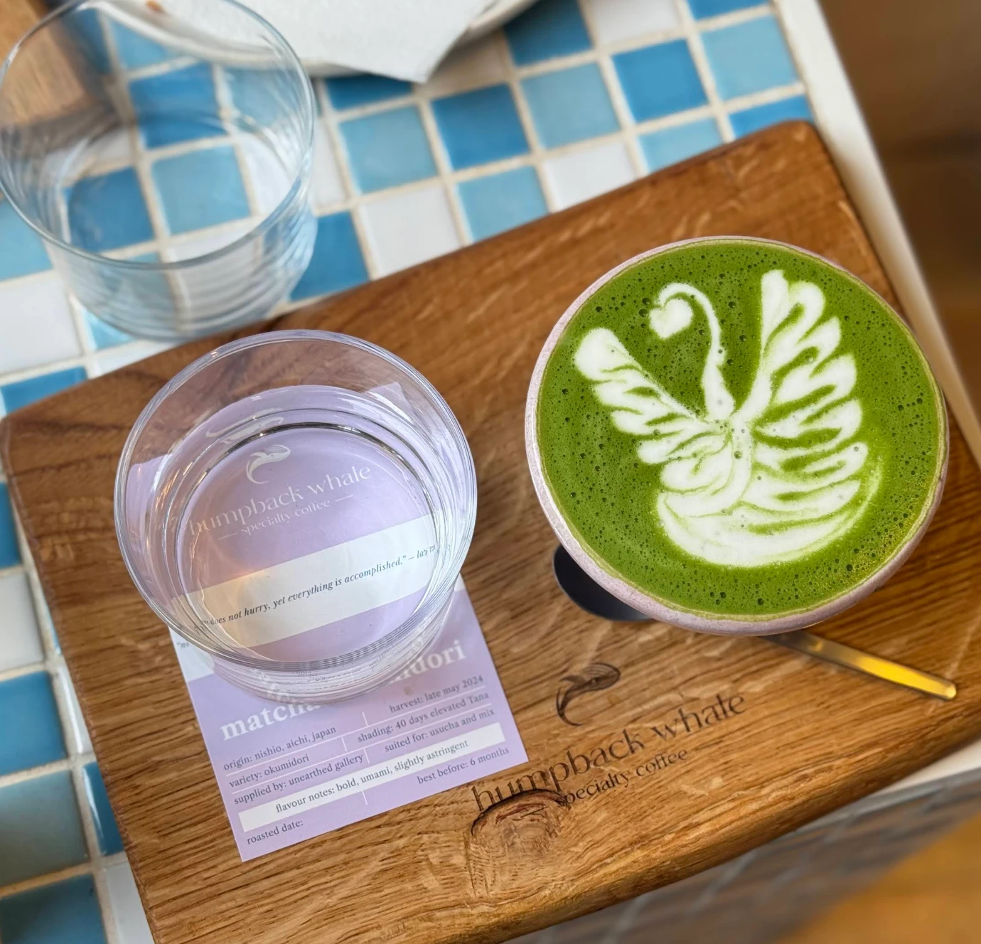 Matcha Latte im Cafe in München
