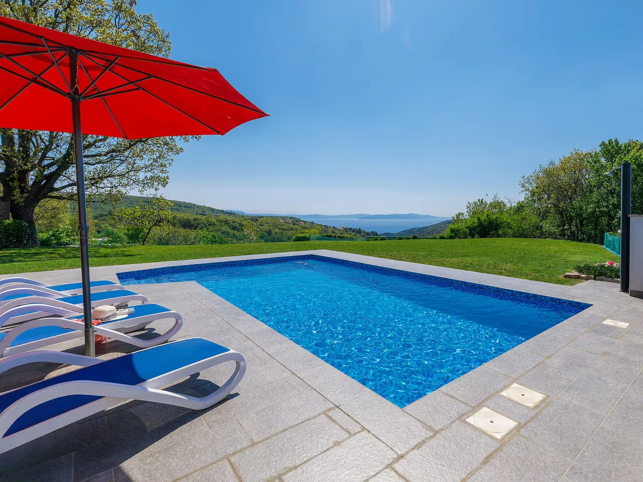 Die 9 schönsten Ferienhäuser in Kroatien mit Hund: am Meer, mit Pool & eingezäuntem Garten