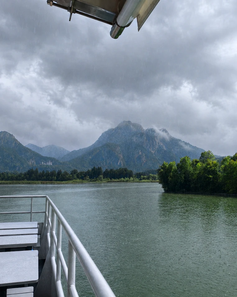 Forggensee-Schifffahrt bei Regen