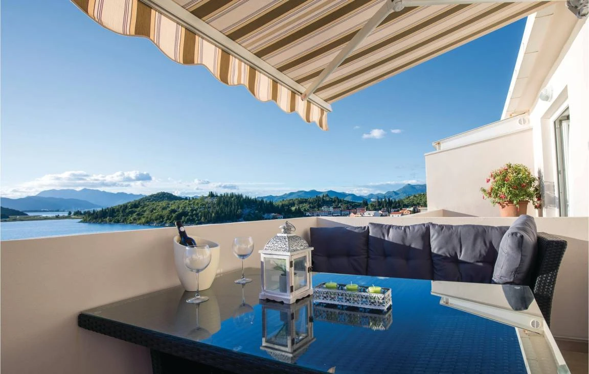 Ferienwohnung mit Panorama-Meerblick und Terrasse in Dalmatien