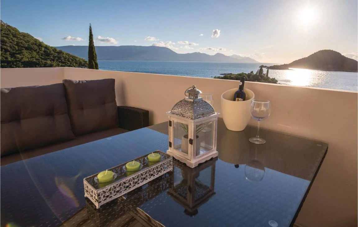 Ferienwohnung mit Panorama-Meerblick und Terrasse in Dalmatien 4