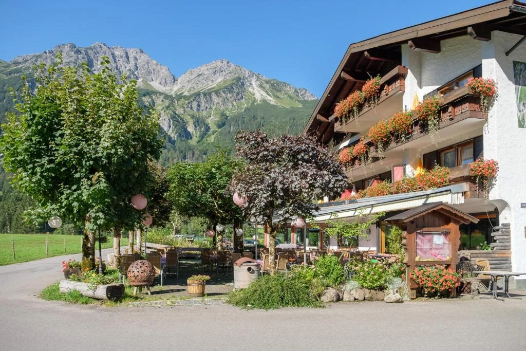 Hotel "Hotel Birgsau" mit Wellness im Stillachtal