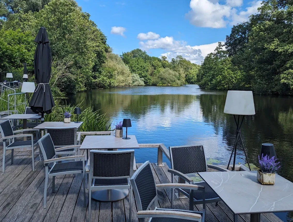 Hotel "Mitland" in Utrecht am Wasser