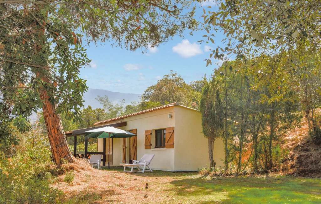 Ferienhaus mit Bergblick nahe der Plage de la Liscia auf Korsika
