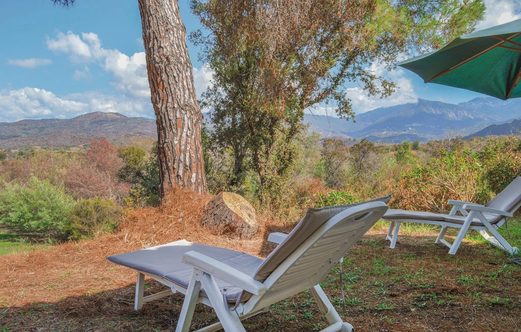 Ferienhaus mit Bergblick nahe der Plage de la Liscia auf Korsika 2