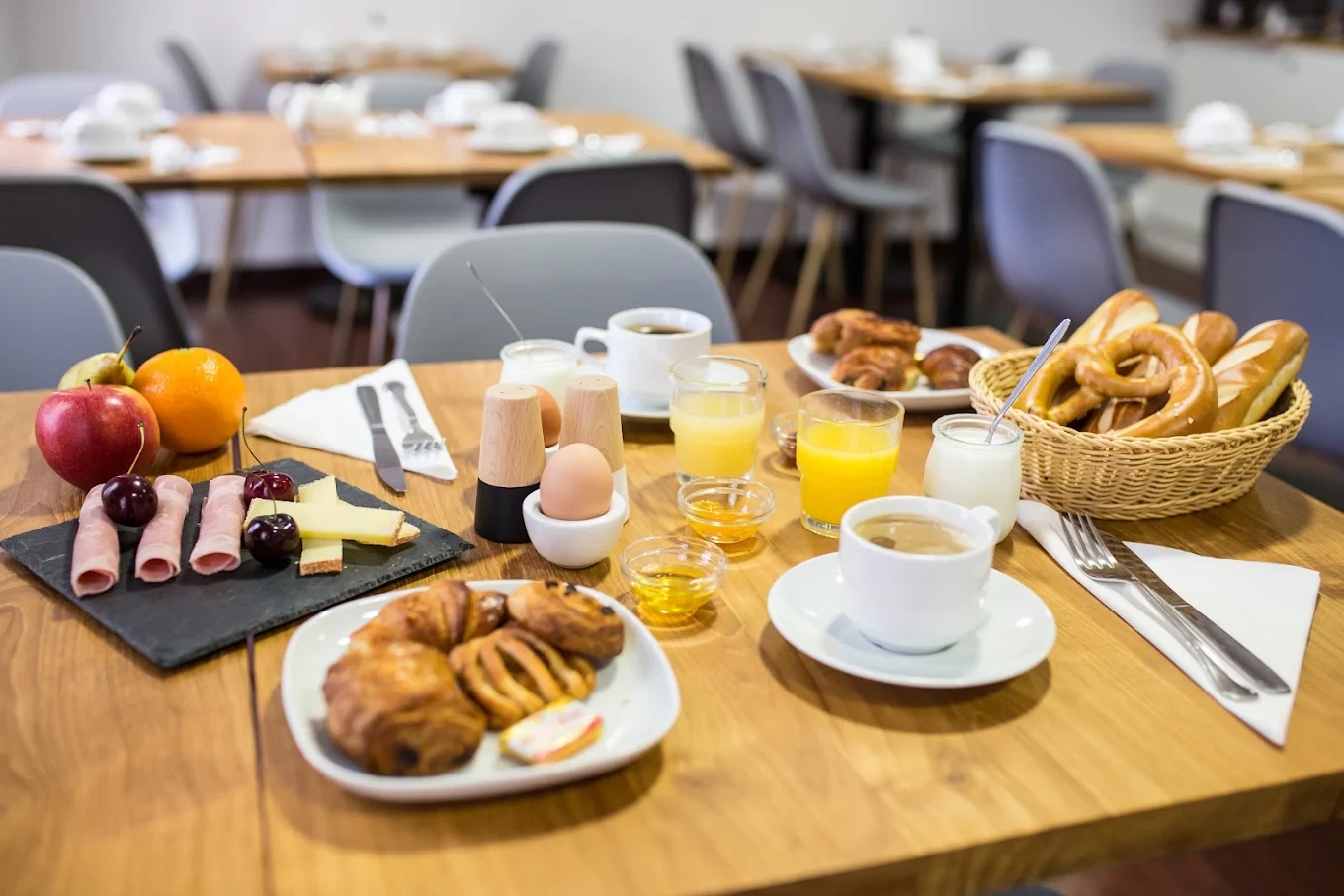 Aparthotel "CERISE Strasbourg Appart Hotel" mit Küchenzeile und Tramanschluss 4