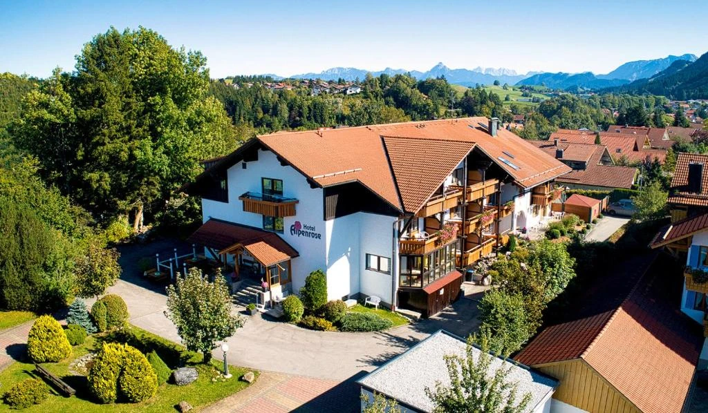Hotel "Akzenthaus Alpenrose Nesselwang" mit Sauna nahe der Alpspitze