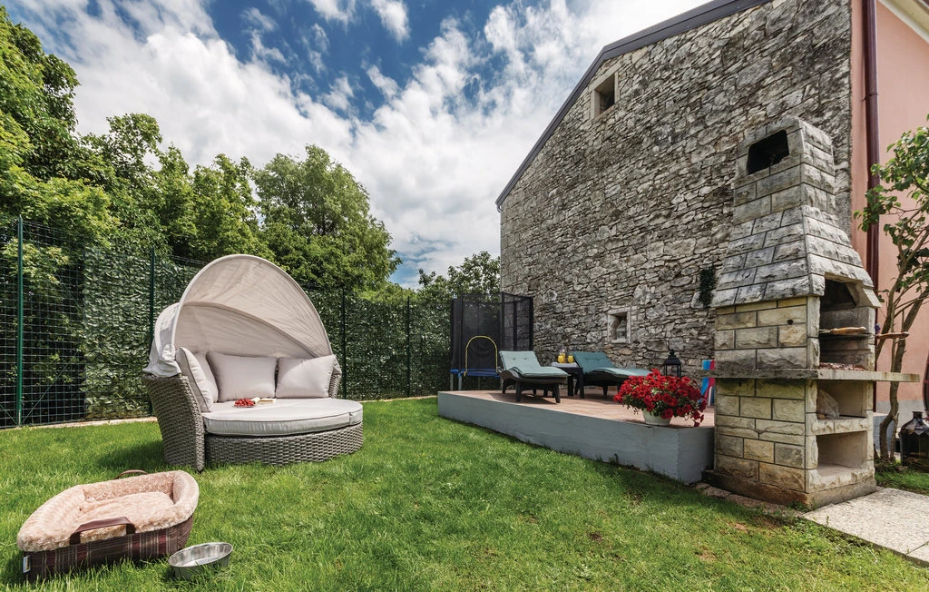 Ferienhaus in Pula-Pinezići mit eingezäuntem Grundstück 4