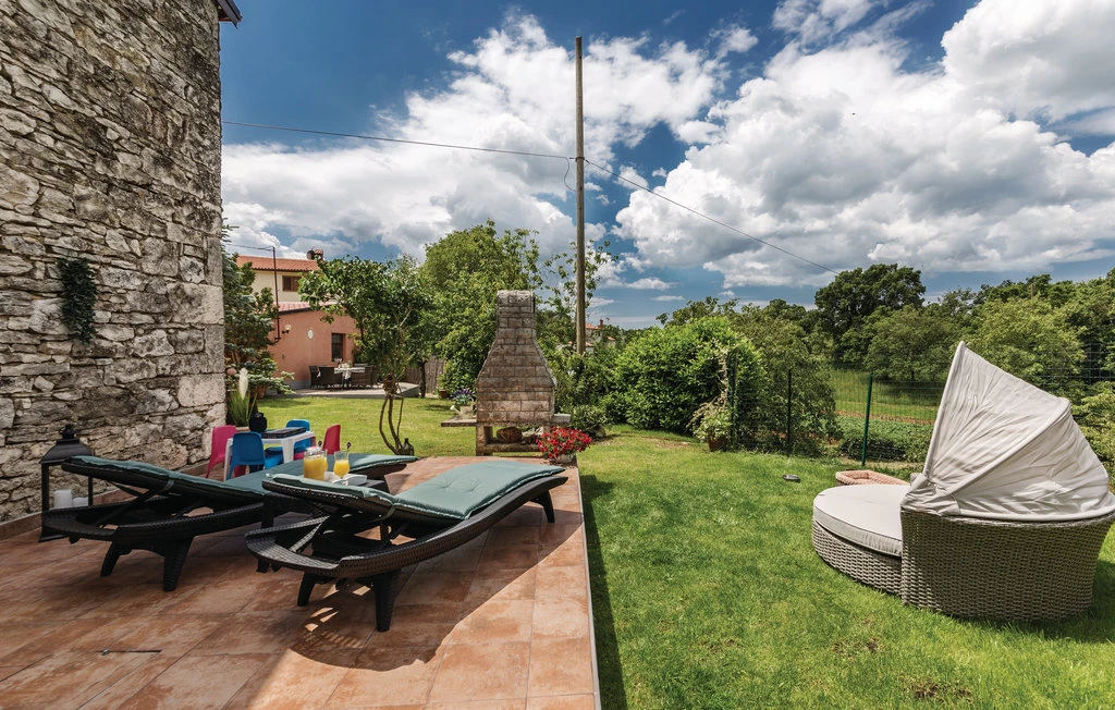 Ferienhaus in Pula-Pinezići mit eingezäuntem Grundstück 2