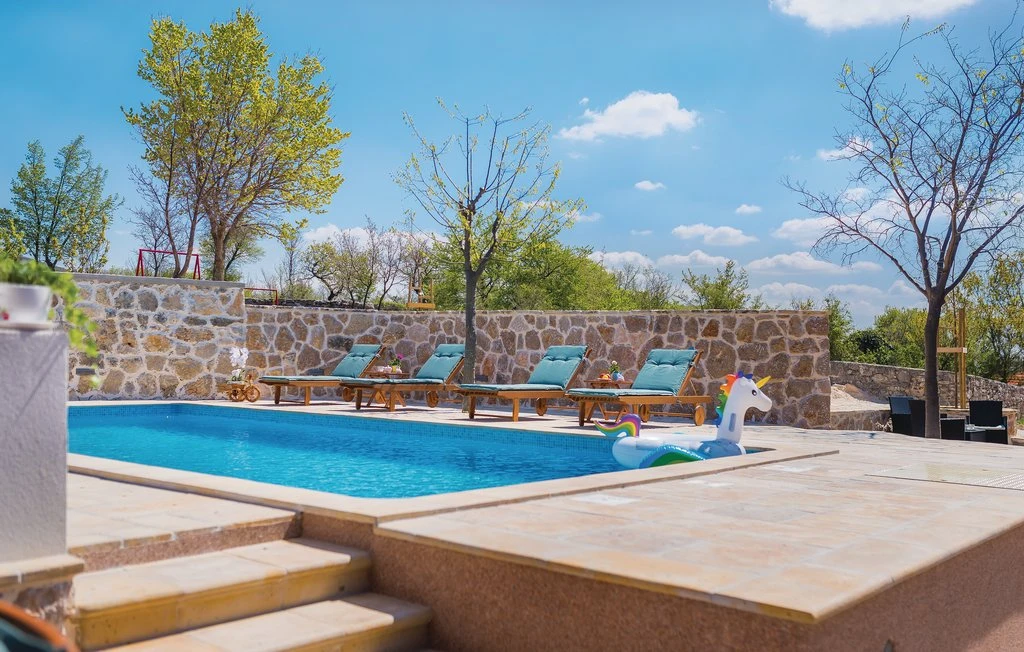 Ferienhaus bei Drniš mit Pool, Sauna und Whirlpool