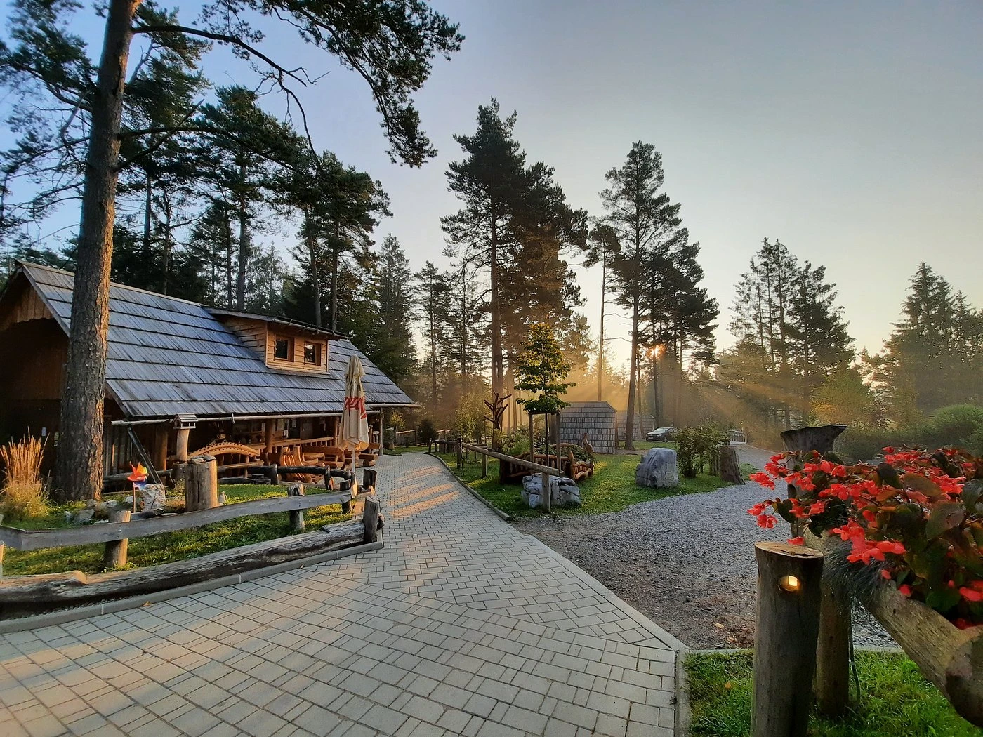 7 Nächte Glamping am See in Slowenien ab 254€ p.P.