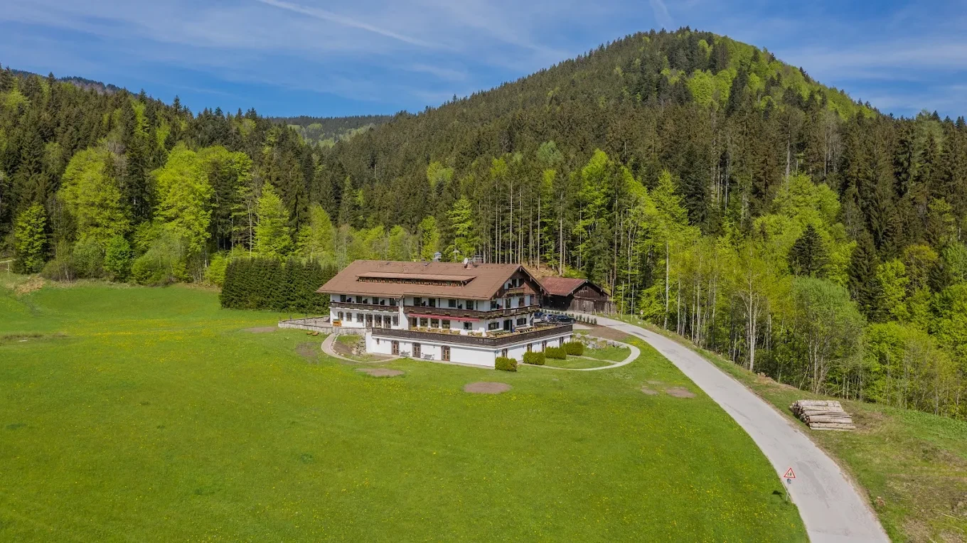 Hotel "Berghotel Sonnenbichl" mit Waldlage und Tegernseeblick 5