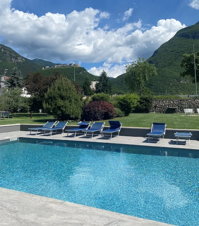 Hotel "Villaggio Hotel Aquila" mit Pool im Trentino 2