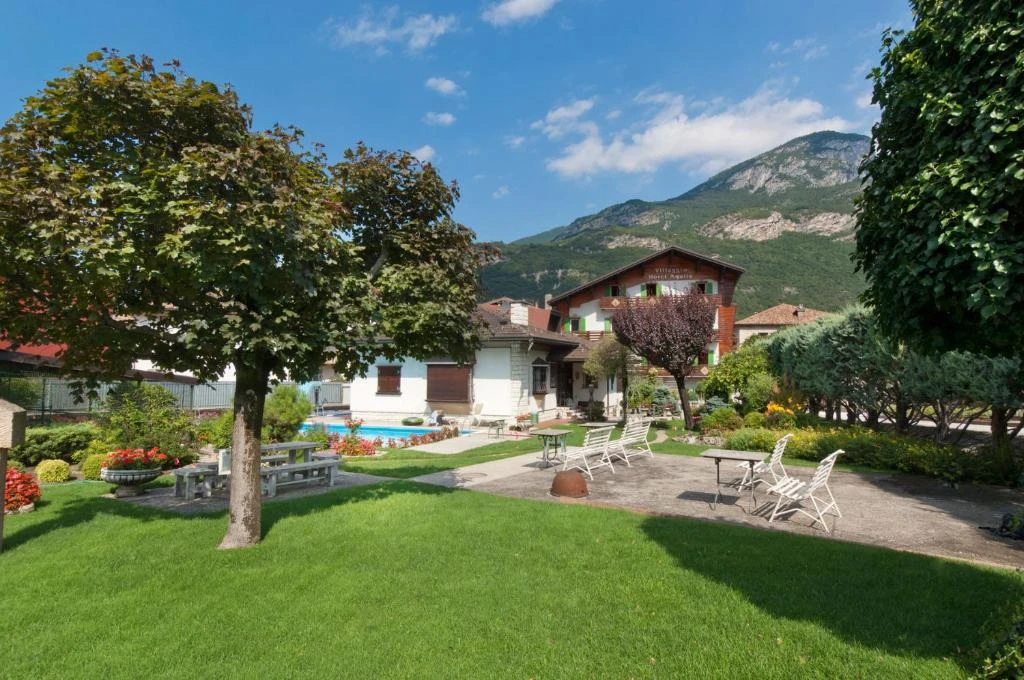 Hotel "Villaggio Hotel Aquila" mit Pool im Trentino 4