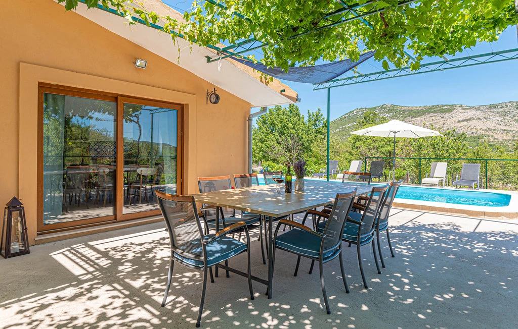 Ferienhaus "Mravnica" mit privatem Pool und eingezäuntem Grundstück 2