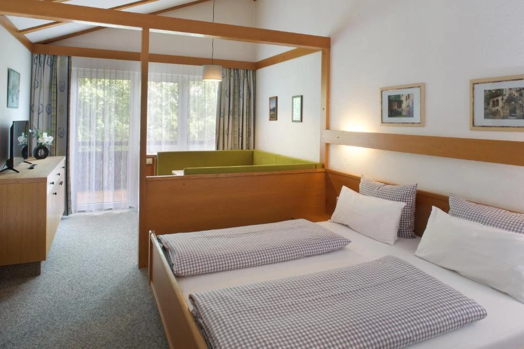 Ferienwohnungen "Apart-Hotel Garni Happy Kienberg" mit Bergblick in Pfronten 3