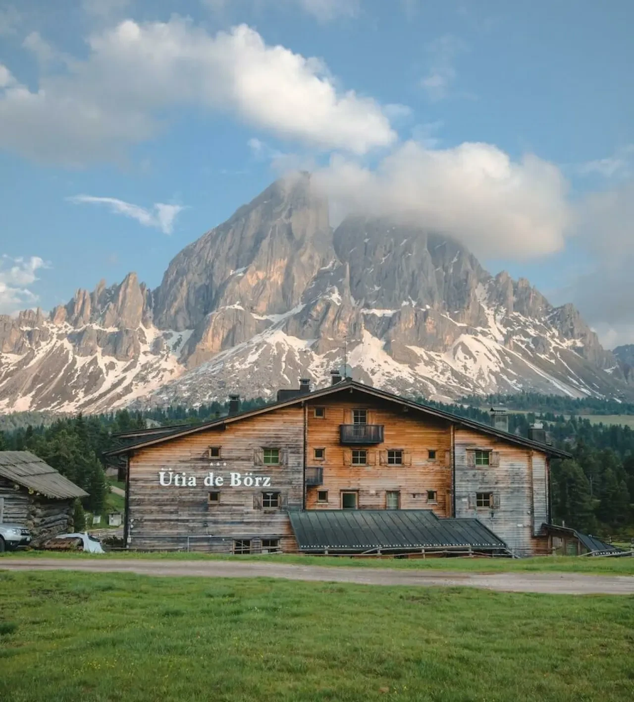 Mountain Lodge "Ütia de Börz" am Passo delle Erbe in den Dolomiten