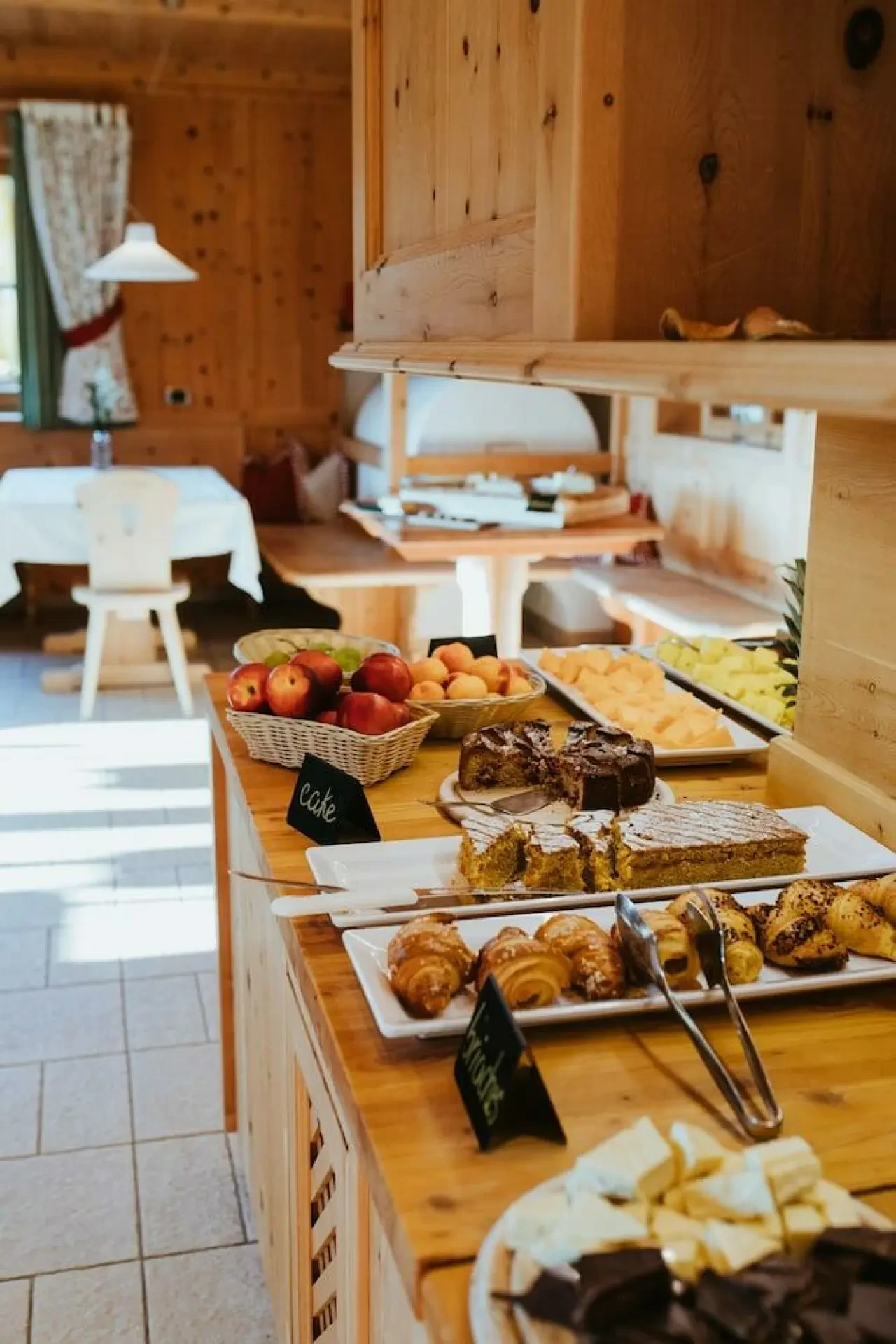 Mountain Lodge "Ütia de Börz" am Passo delle Erbe in den Dolomiten 3