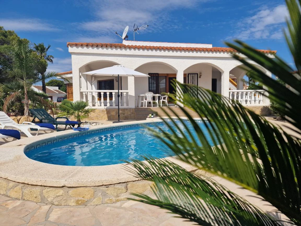 Ferienhaus mit privatem Pool, Terrasse und Grill 1
