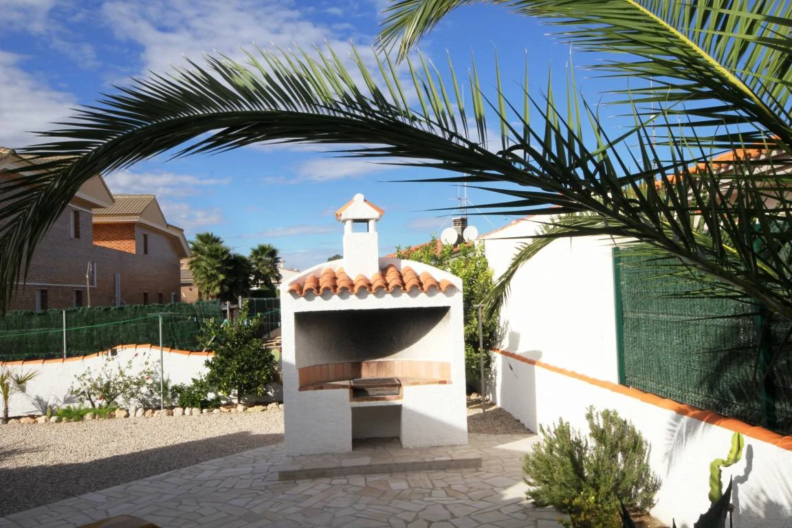 Ferienhaus mit privatem Pool, Terrasse und Grill 3