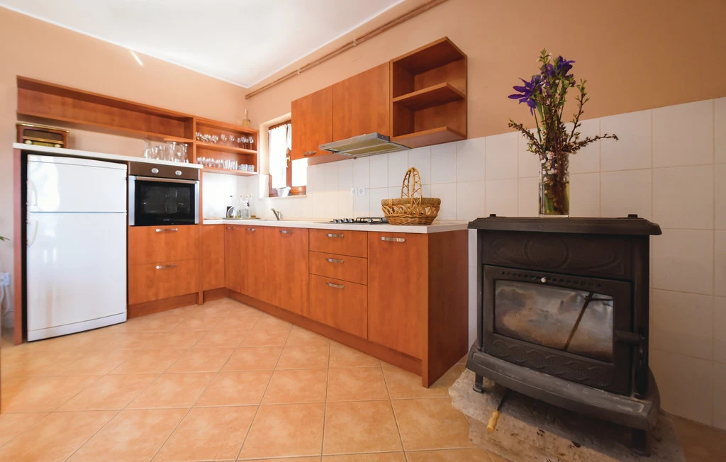 Ferienhaus bei Šibenik mit Pool und großem eingezäuntem Grundstück 4