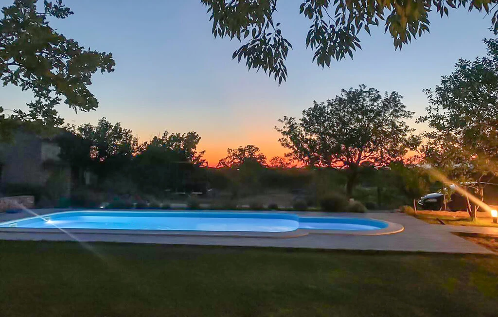 Ferienhaus bei Šibenik mit Pool und großem eingezäuntem Grundstück 5