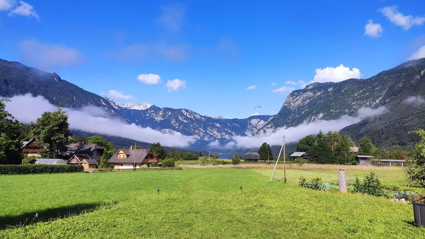 Aparthotel "Apartmaji Triglav" mit See- und Bergblick in Bohinj