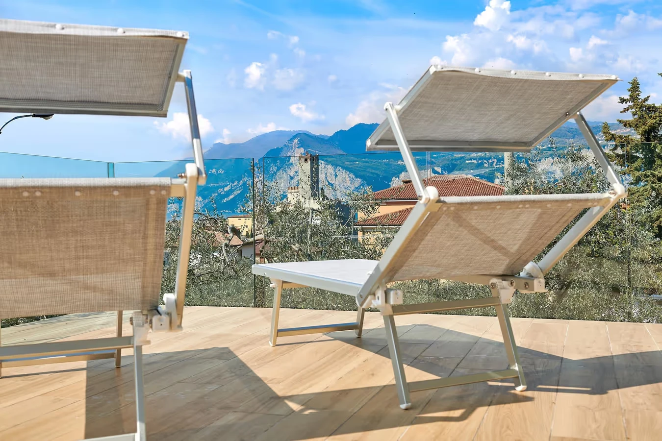 Villa mit Seeblick und Whirlpool