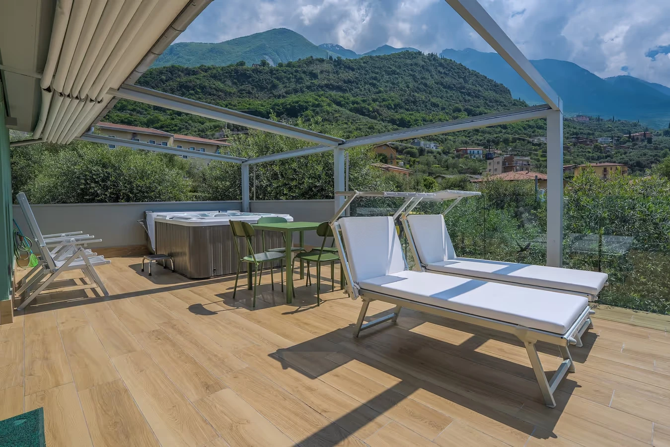 Ferienhaus mit Seeblick und Whirlpool in Malcesine 4