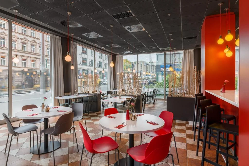 Hotel "ibis Praha Mala Strana" mit Park direkt gegenüber in Prag
