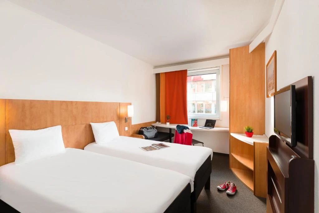 Hotel "ibis Praha Mala Strana" mit Park direkt gegenüber in Prag 2