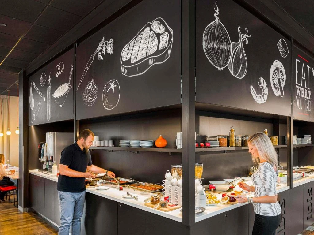 Hotel "ibis Praha Mala Strana" mit Park direkt gegenüber in Prag 4
