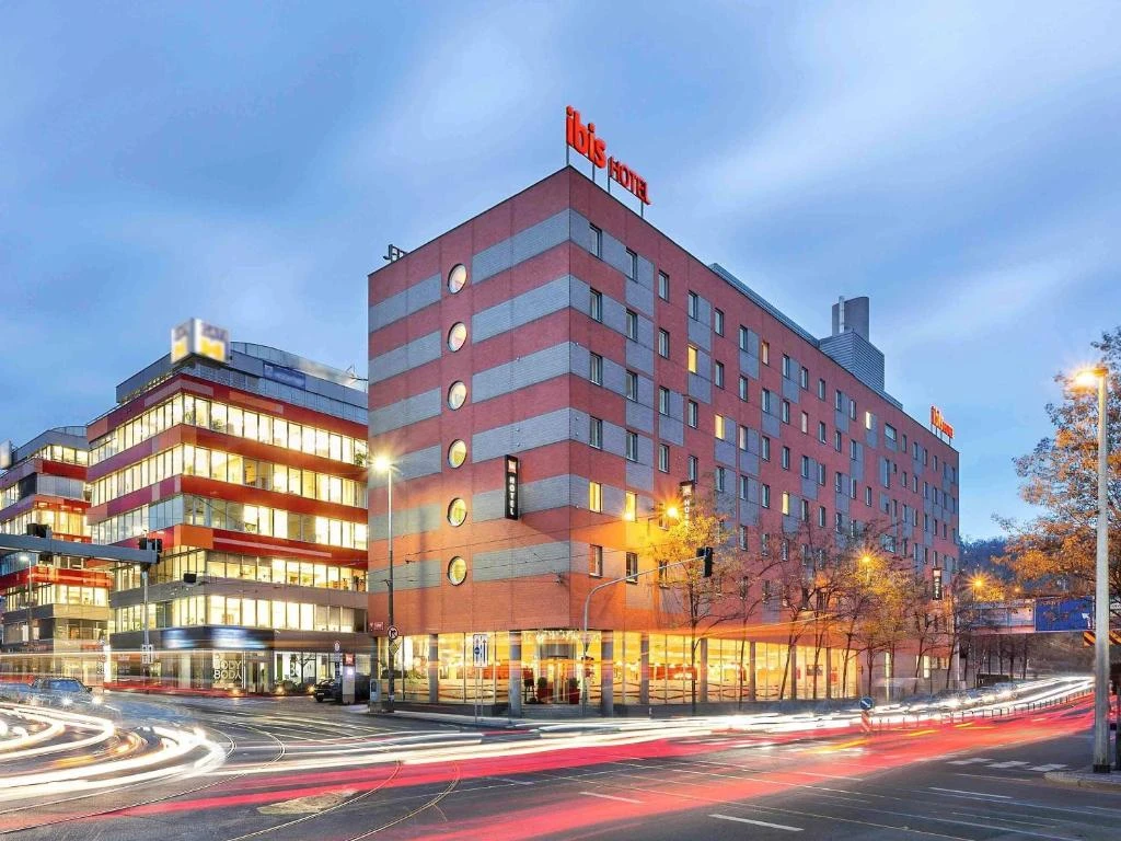 Hotel "ibis Praha Mala Strana" mit Park direkt gegenüber in Prag 5