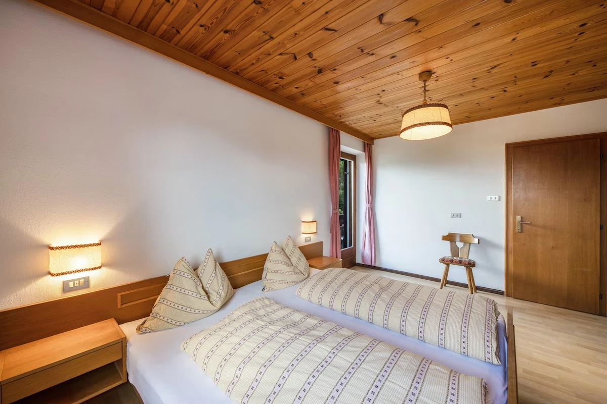 Ferienwohnung "Grödnerhof - Heidi" mit Bergblick und Garten in Karneid 4