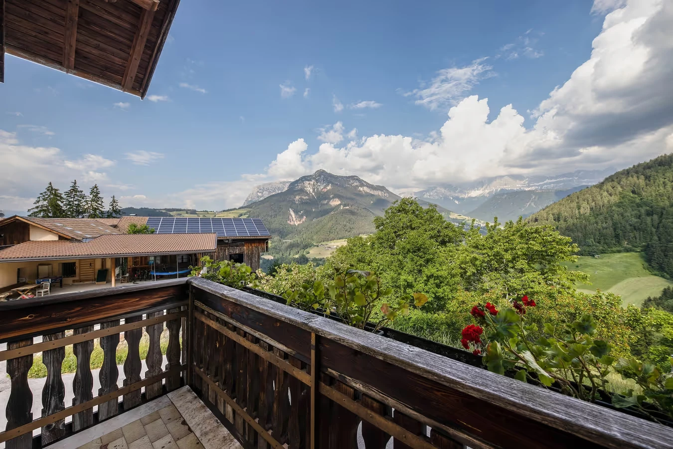 Ferienwohnung "Grödnerhof - Heidi" mit Bergblick und Garten in Karneid 5