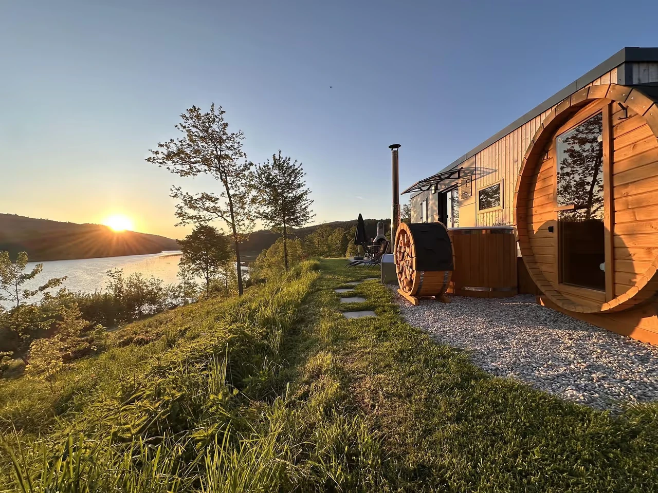 Tiny-Chalet "Feriendorf Seeblick" mit Fasssauna und HotTub am Eixendorfer See 2