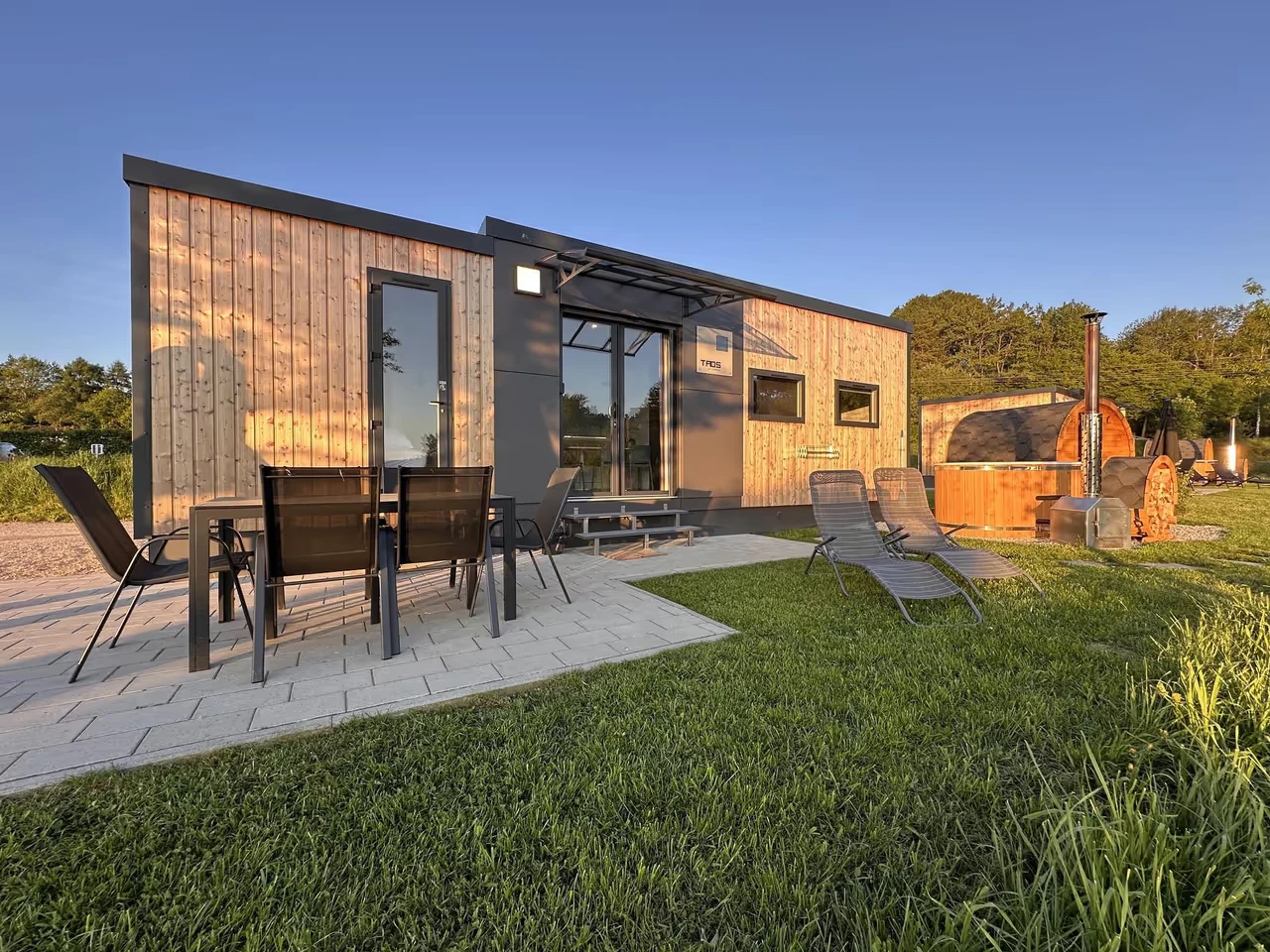 Tiny-Chalet "Feriendorf Seeblick" mit Fasssauna und HotTub am Eixendorfer See 3