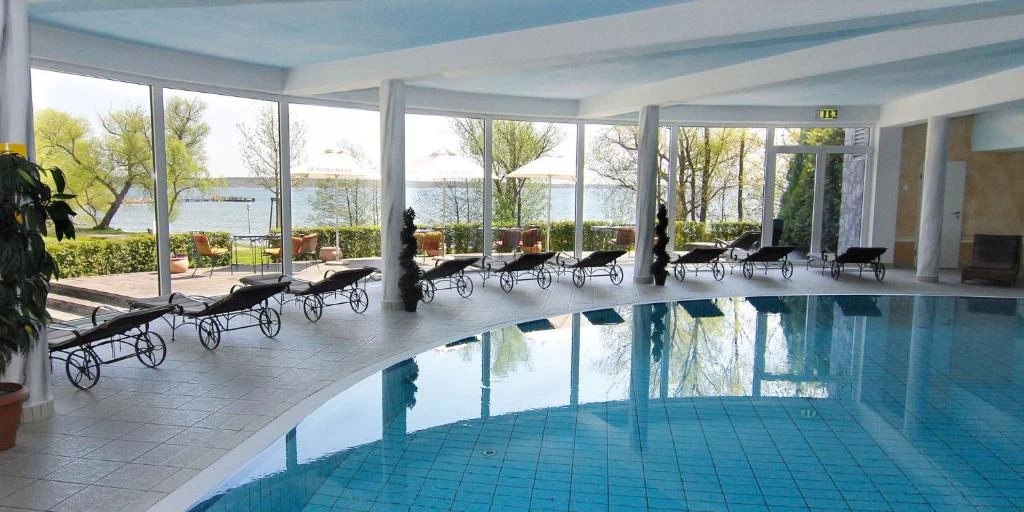 Müritz mit Hund: 2 Nächte im Schlosshotel Klink ab 99 € p. P. 🏰🐾