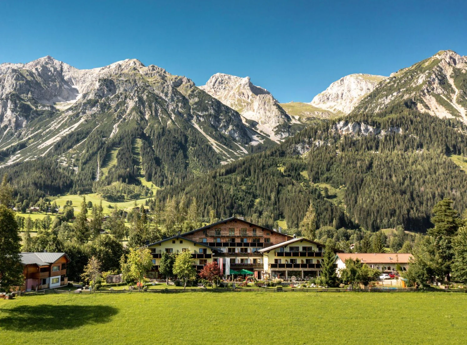 Almfrieden Hotel & Romantikchalet 2