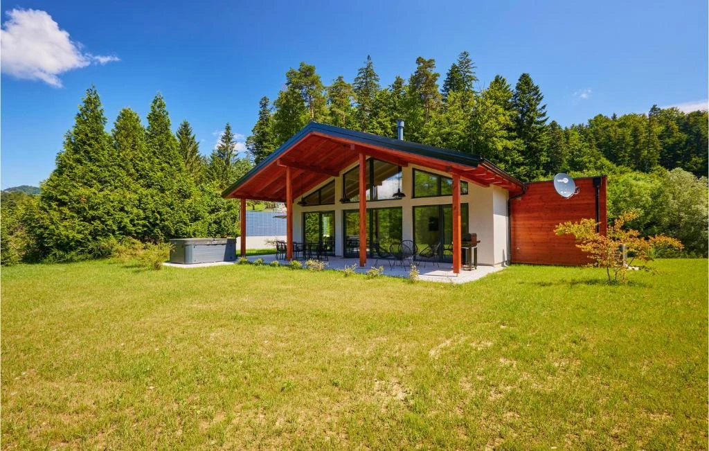 Ferienhaus "Wellness House By The Lake" mit Sauna und eingezäuntem Grundstück 1