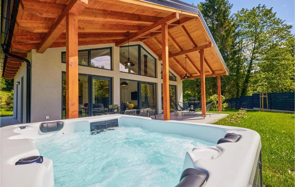 Ferienhaus "Wellness House By The Lake" mit Sauna und eingezäuntem Grundstück 2