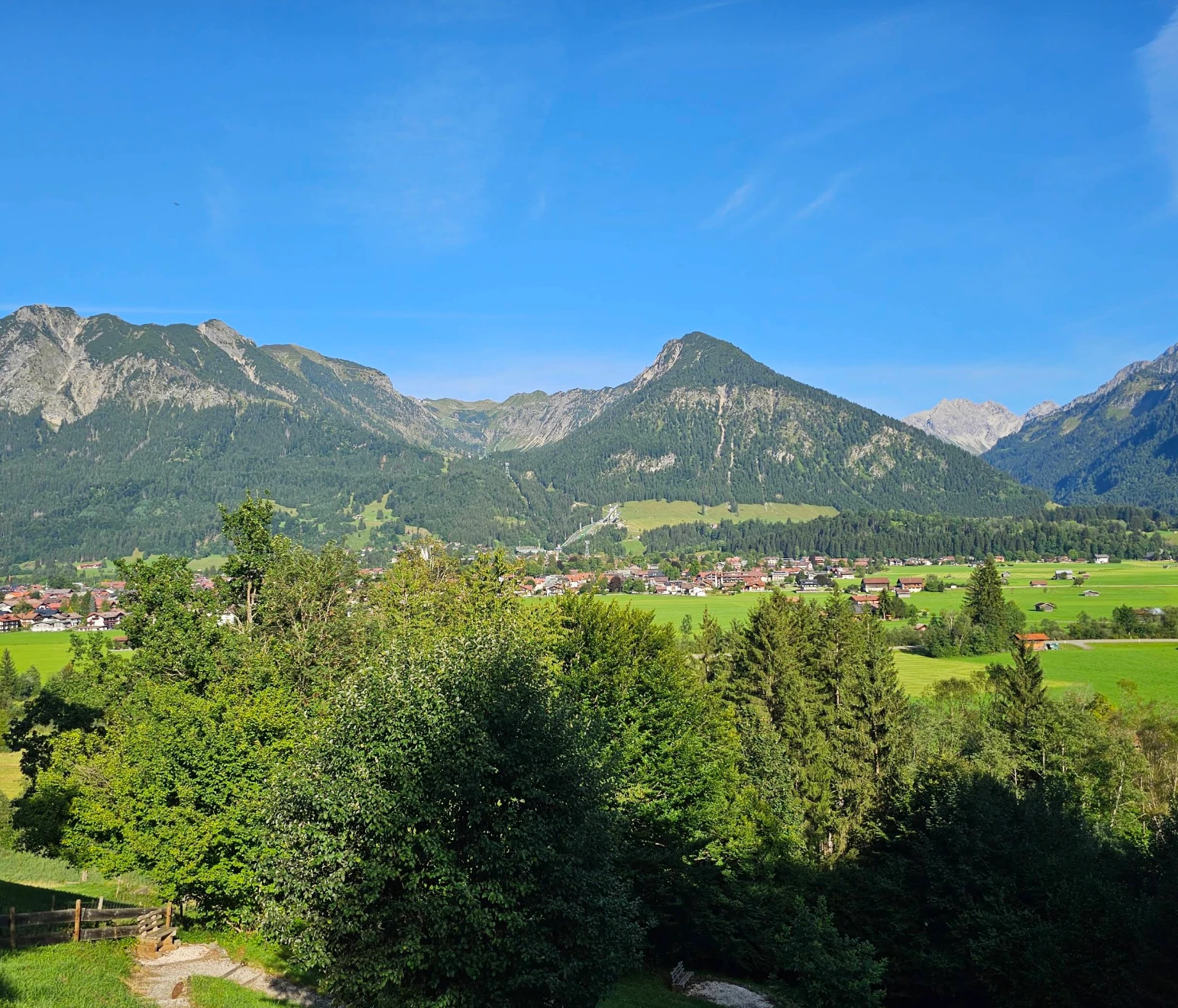 Ferienwohnungen "Alpentraum, Ferienhaus Schmid" mit Garten in Oberstdorf-Kornau 5