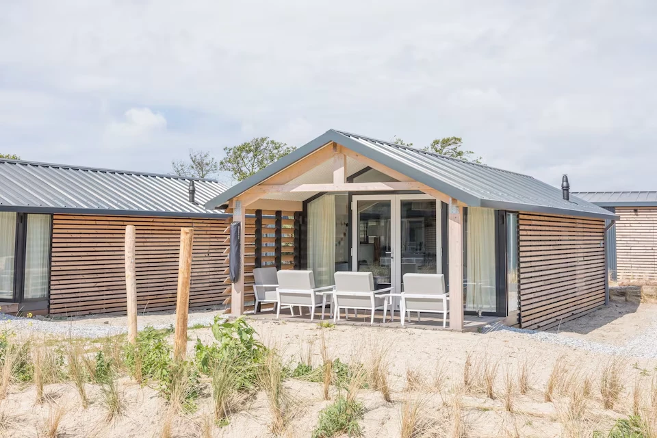 Ameland Lodge mit Veranda in Hollum 5