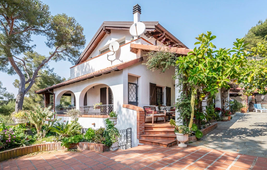 Ferienwohnung Andora mit Meerblick und eingezäuntem Garten 2