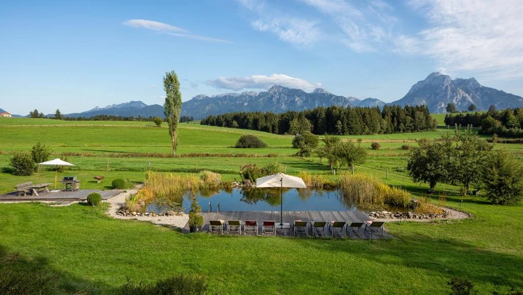 Hotel "Landhaus Kössel" am Hopfensee mit Naturpool