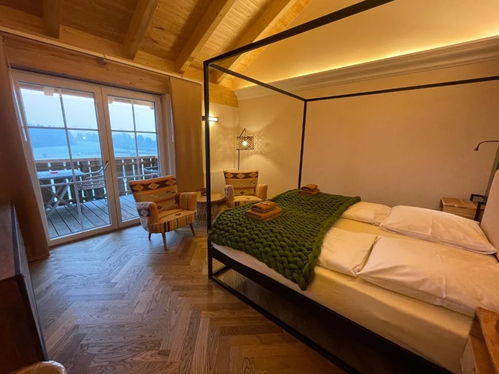 Hotel "Landhaus Kössel" am Hopfensee mit Naturpool 5