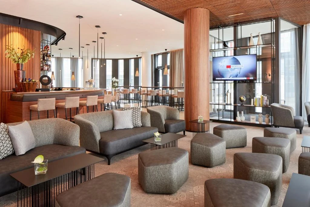 Stadthotel "HYPERION Hotel München" in den Bavaria Towers 2