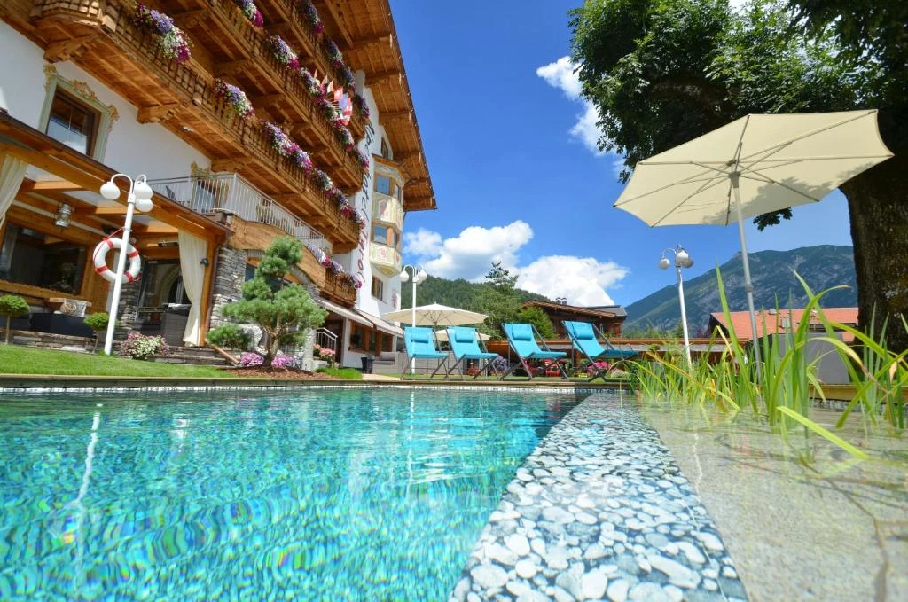 hundefreundliches Alpenhotel mit Hundepool am Achensee 2