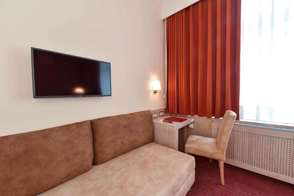 Hotel "Hotel ADRIA München" am Englischen Garten 3