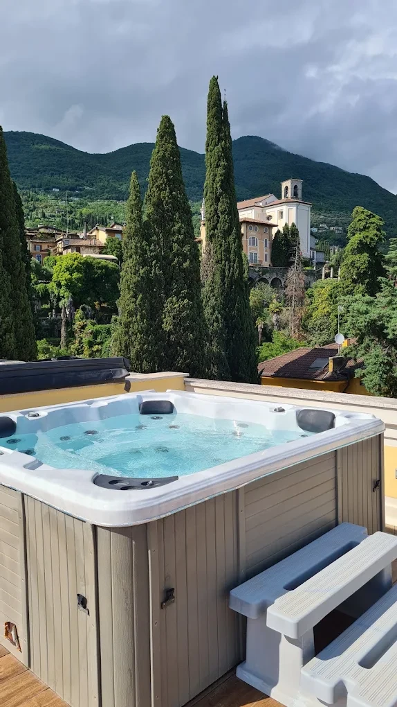 Gardasee Hotel "Villa Sofia" mit Pool 5